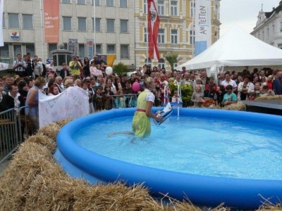 most_dirndl_spring_102