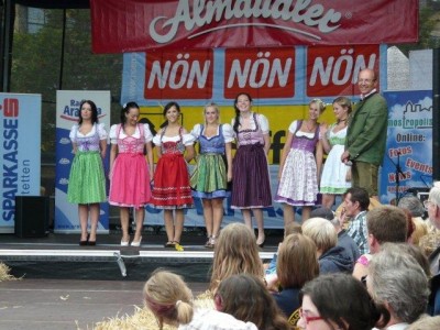 most_dirndl_spring_160